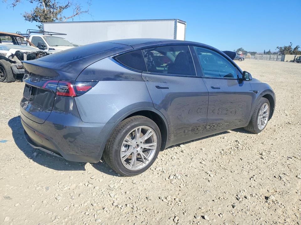 62697306 :رقم المزاد ، 7SAYGDED3PF976581 vin ، 2023 Tesla Model Y مزاد بيع