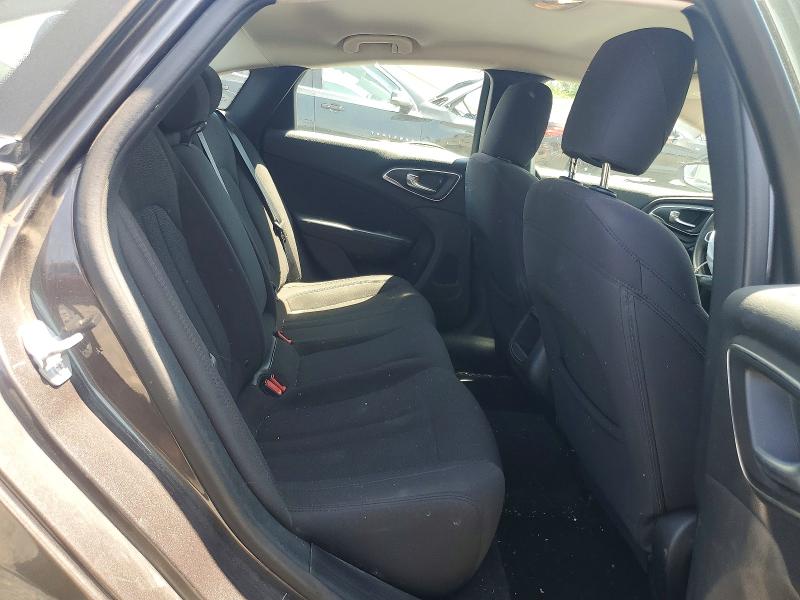62270616 :رقم المزاد ، 1C3CCCAB4FN561680 vin ، 2015 Chrysler 200 مزاد بيع