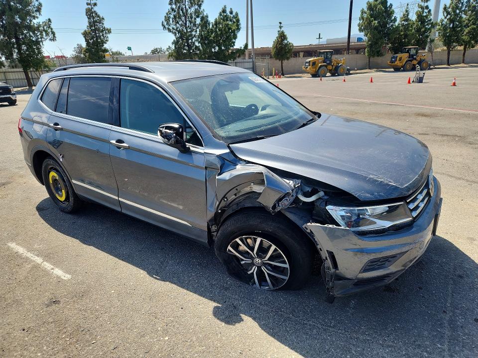 62045756 :رقم المزاد ، 3VV3B7AX0JM061652 vin ، 2018 Volkswagen Tiguan مزاد بيع