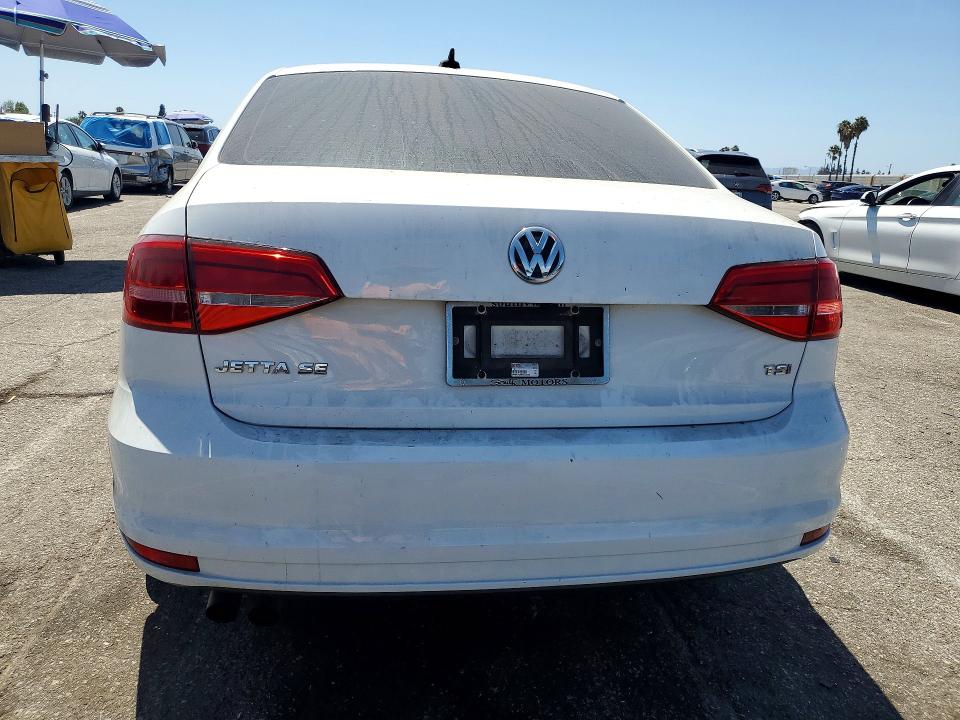 61879526 :رقم المزاد ، 3VWD17AJXFM310268 vin ، 2015 Volkswagen Jetta مزاد بيع