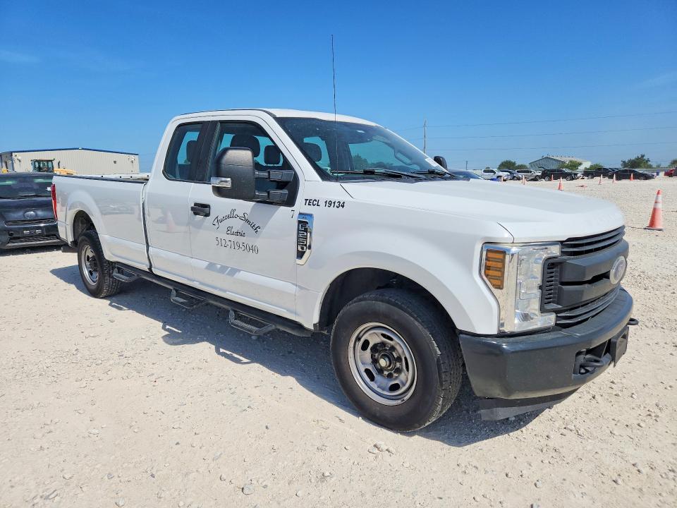 61789336 :رقم المزاد ، 1FT7X2A67KED15117 vin ، 2019 Ford F250 مزاد بيع