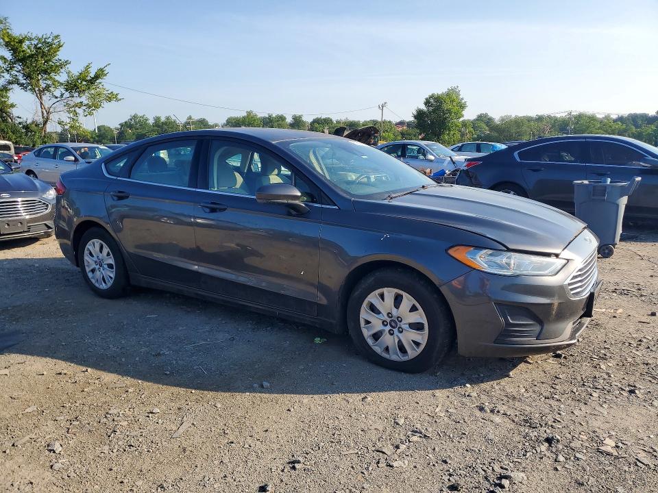 60589206 :رقم المزاد ، 3FA6P0G75KR102511 vin ، 2019 Ford Fusion مزاد بيع