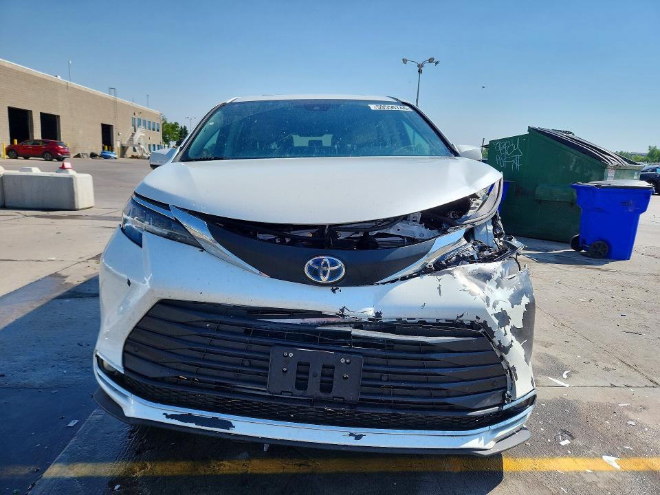 59556746 :رقم المزاد ، 5TDYRKEC1MS044115 vin ، 2021 Toyota Sienna مزاد بيع