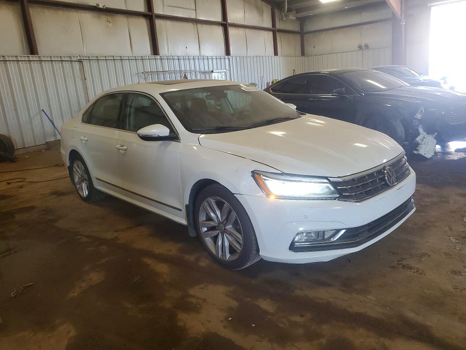 Продажа на аукционе авто 2017 Volkswagen Passat, vin: 1VWGT7A31HC011281, номер лота: 60967436
