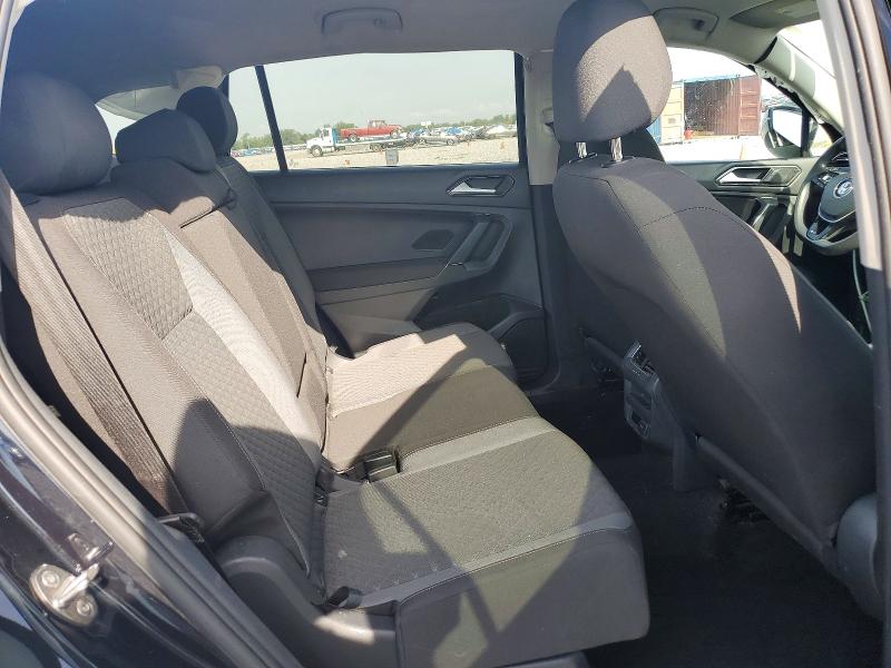 62070626 :رقم المزاد ، 3VV0B7AX8JM083238 vin ، 2018 Volkswagen Tiguan مزاد بيع