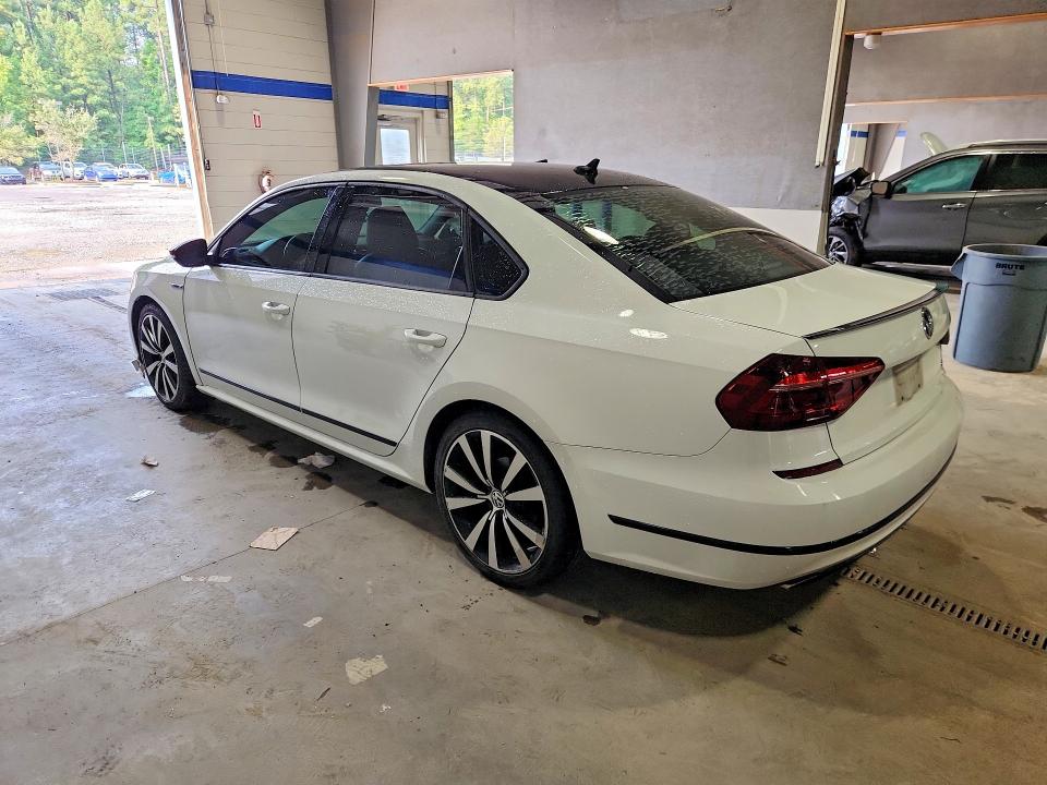 61727106 :رقم المزاد ، 1VWJM7A3XJC038648 vin ، 2018 Volkswagen Passat مزاد بيع
