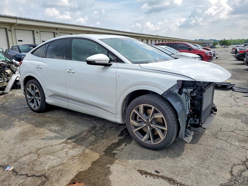 59675026 :رقم المزاد ، WA142BFZ7RP017034 vin ، 2024 Audi Q4 E-tron مزاد بيع