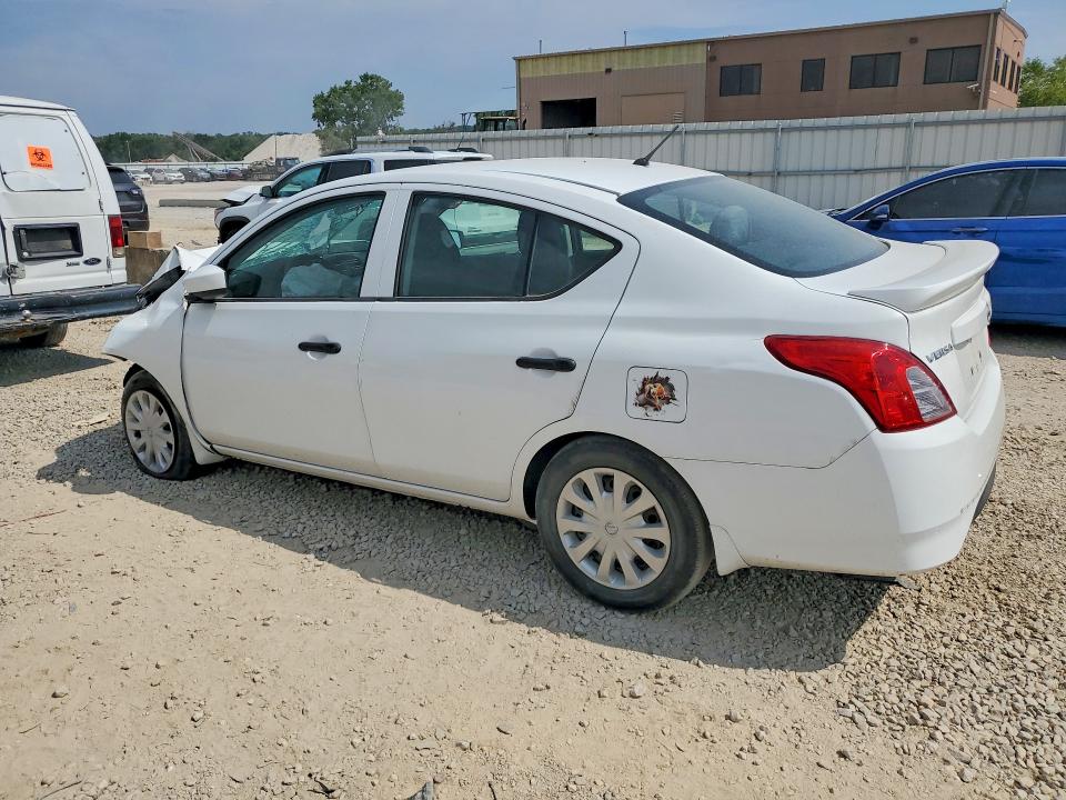 61742206 :رقم المزاد ، 3N1CN7AP4JL843273 vin ، 2018 Nissan Versa مزاد بيع
