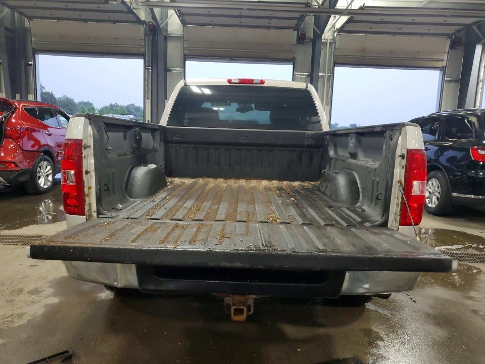 Продажа на аукционе авто 2008 Chevrolet Silverado, vin: 1GCEK19028Z221051, номер лота: 63107996