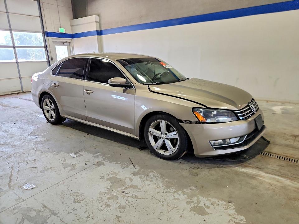 60514696 :رقم المزاد ، 1VWAT7A3XFC086502 vin ، 2015 Volkswagen Passat مزاد بيع