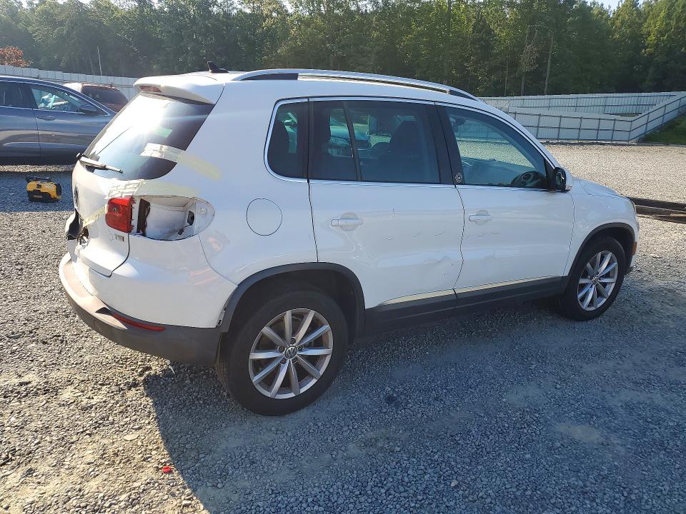 58255756 :رقم المزاد ، WVGRV7AX7HK019279 vin ، 2017 Volkswagen Tiguan مزاد بيع