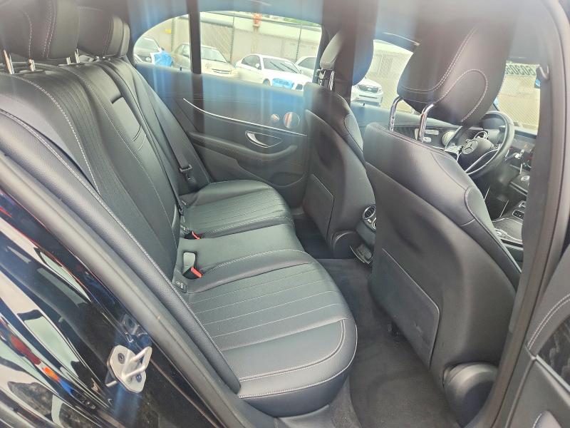 60305856 :رقم المزاد ، W1KZF8EB0NB038764 vin ، 2022 Mercedes-benz E مزاد بيع