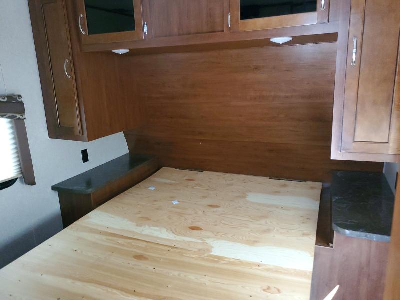 61397826 :رقم المزاد ، 1UJBJ0BR4H1TN0111 vin ، 2017 Jayco Jay Flight 29rlds مزاد بيع