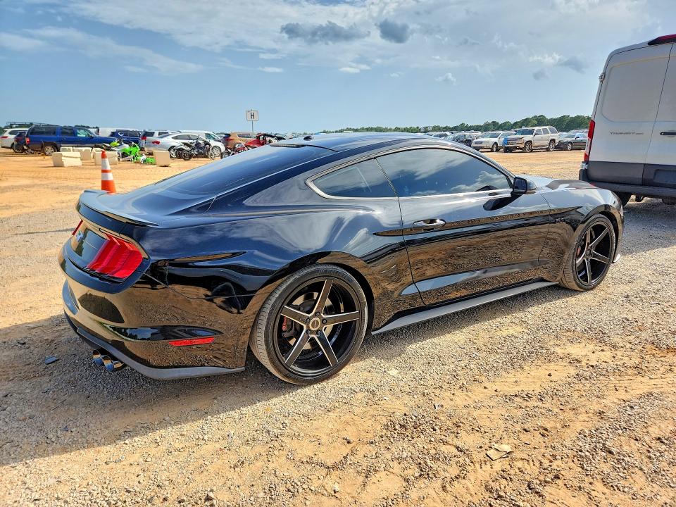 61760436 :رقم المزاد ، 1FA6P8CF3J5137609 vin ، 2018 Ford Mustang مزاد بيع