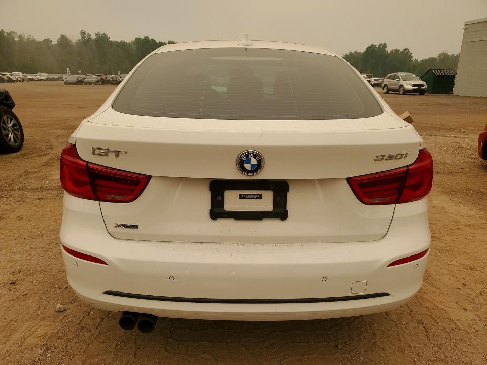 60807706 :رقم المزاد ، WBA8Z9C38HG827019 vin ، 2017 Bmw 330 مزاد بيع