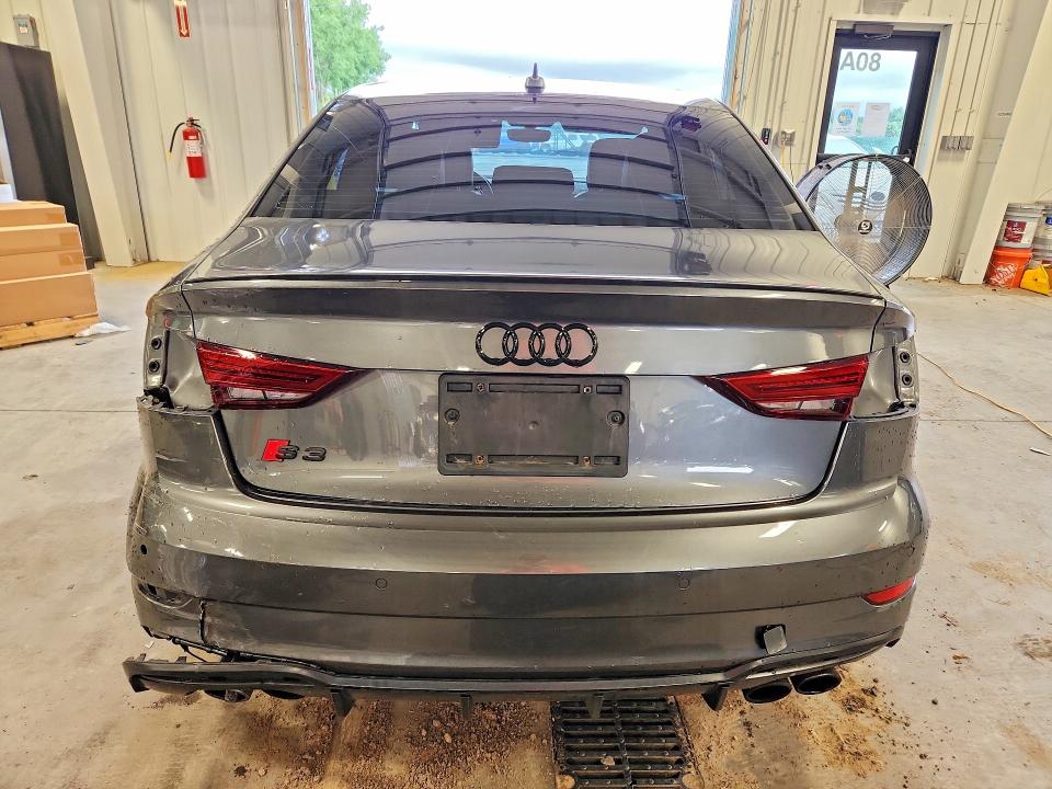 59794126 :رقم المزاد ، WAUB1GFF7J1033869 vin ، 2018 Audi S3 مزاد بيع