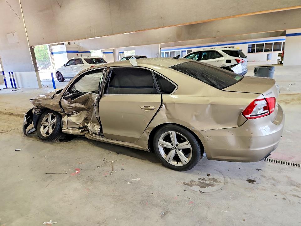 60514696 :رقم المزاد ، 1VWAT7A3XFC086502 vin ، 2015 Volkswagen Passat مزاد بيع