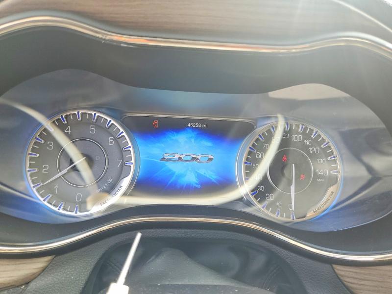 62981956 :رقم المزاد ، 1C3CCCEG7FN551070 vin ، 2015 Chrysler 200 مزاد بيع