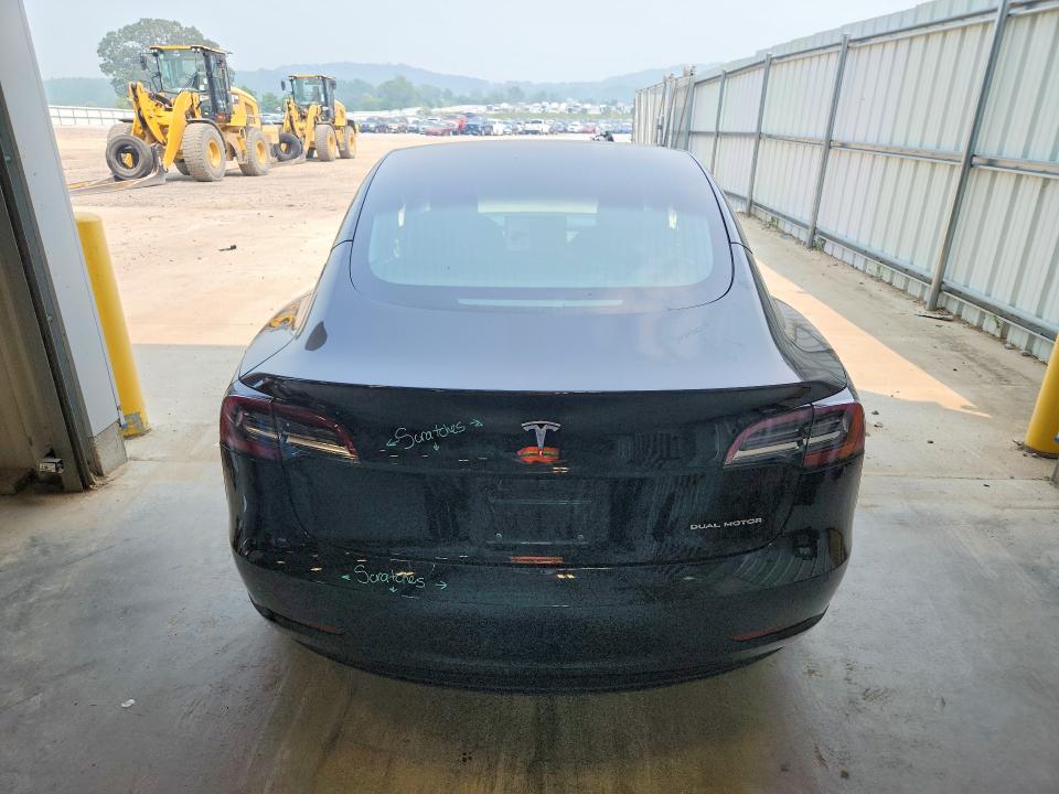 61427066 :رقم المزاد ، 5YJ3E1EB1JF127213 vin ، 2018 Tesla Model 3 مزاد بيع