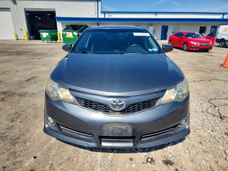 57572046 :رقم المزاد ، 4T1BK1FK2CU014640 vin ، 2012 Toyota Camry مزاد بيع