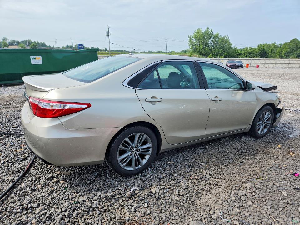 62338886 :رقم المزاد ، 4T1BF1FK5FU497730 vin ، 2015 Toyota Camry مزاد بيع