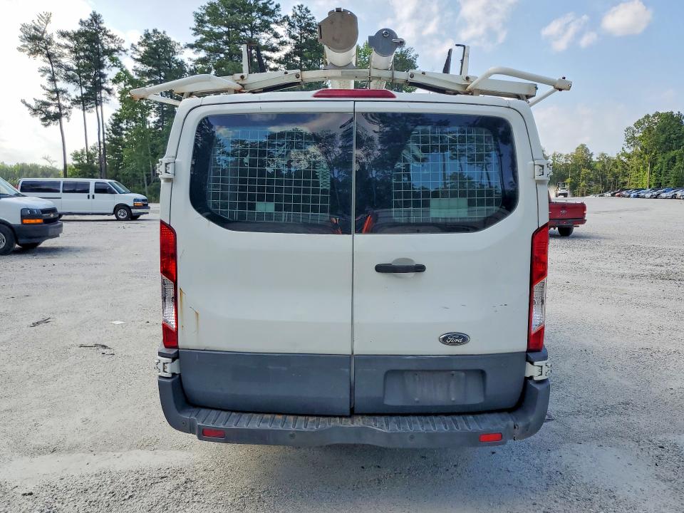 61618986 :رقم المزاد ، 1FTNE1YM0FKA87514 vin ، 2015 Ford Transit مزاد بيع