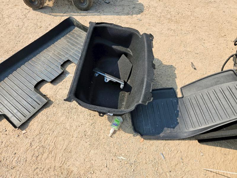 60194126 :رقم المزاد ، 5YJYGAEE0MF228239 vin ، 2021 Tesla Model  Y مزاد بيع