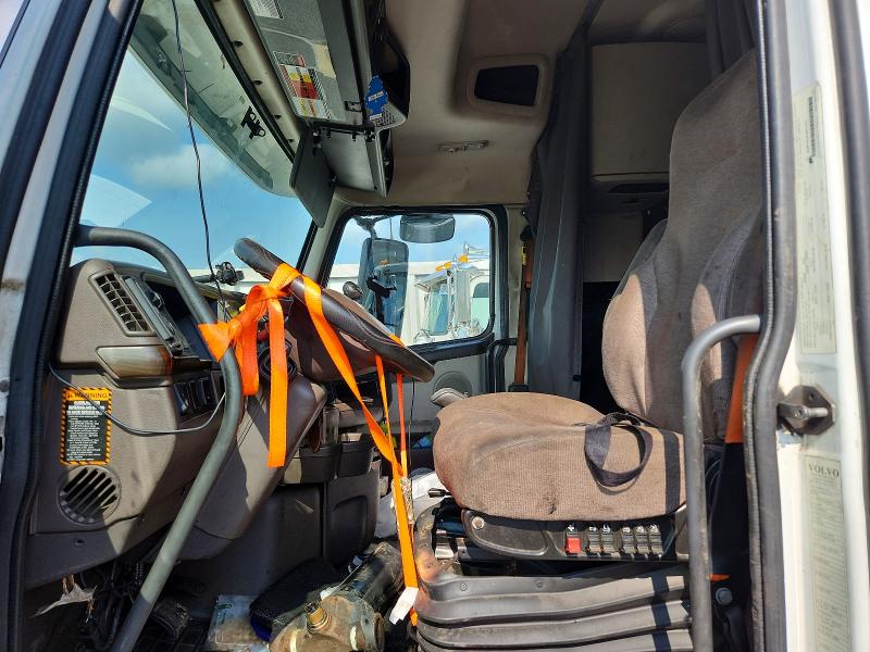 61099516 :رقم المزاد ، 4V4NC9EH8FN917672 vin ، 2015 Volvo Vn مزاد بيع