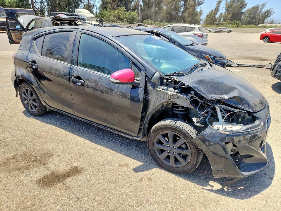 60710406 :رقم المزاد ، JTDKDTB36G1118645 vin ، 2016 Toyota Prius C مزاد بيع