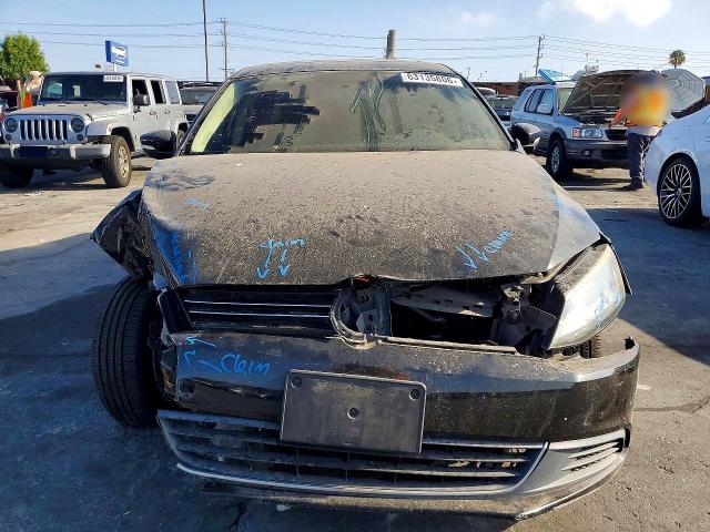 63135806 :رقم المزاد ، 3VWDP7AJ6DM302762 vin ، 2013 Volkswagen Jetta مزاد بيع