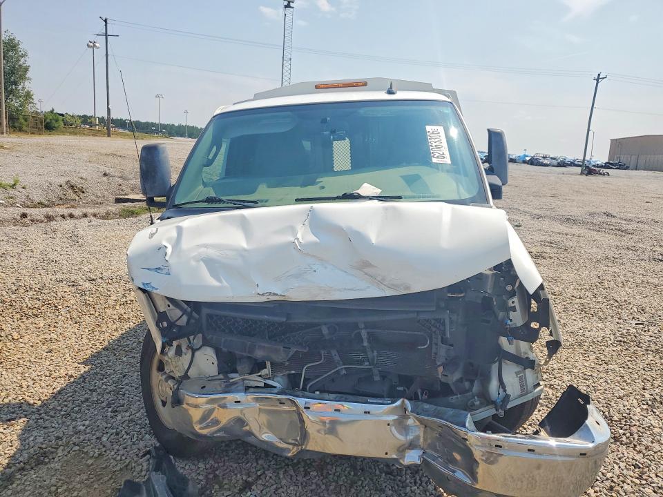 62063306 :رقم المزاد ، 1GB0GRFG2H1132529 vin ، 2017 Chevrolet Express G3500 مزاد بيع