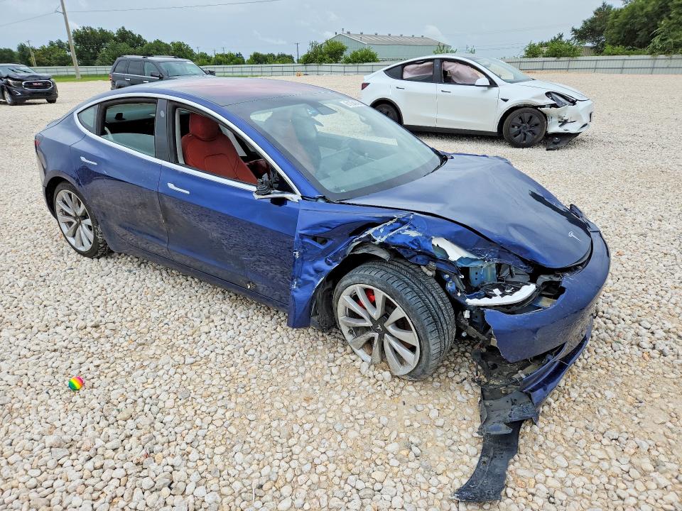 Продажа на аукционе авто 2018 Tesla Model 3, vin: 5YJ3E1EB1JF080930, номер лота: 61354046