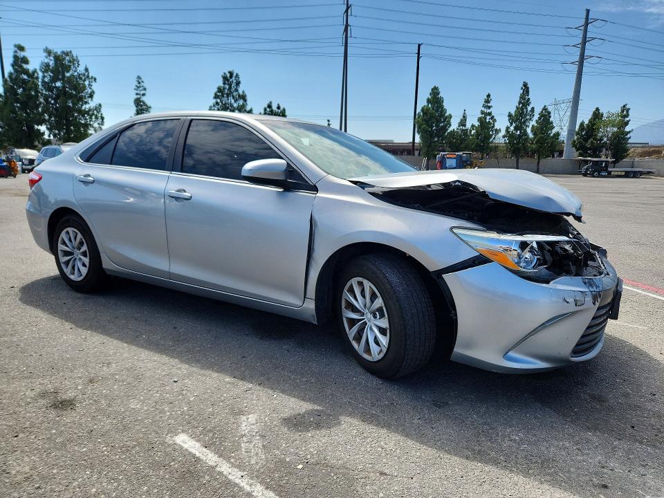 62008866 :رقم المزاد ، 4T4BF1FK1FR464455 vin ، 2015 Toyota Camry مزاد بيع