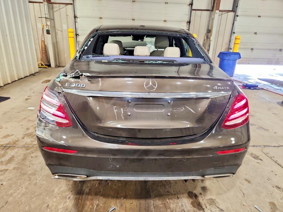 59629076 :رقم المزاد ، WDDZF4KB8HA173420 vin ، 2017 Mercedes-benz E مزاد بيع
