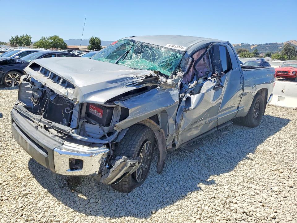 61613246 :رقم المزاد ، 5TFUY5F13JX754090 vin ، 2018 Toyota Tundra مزاد بيع