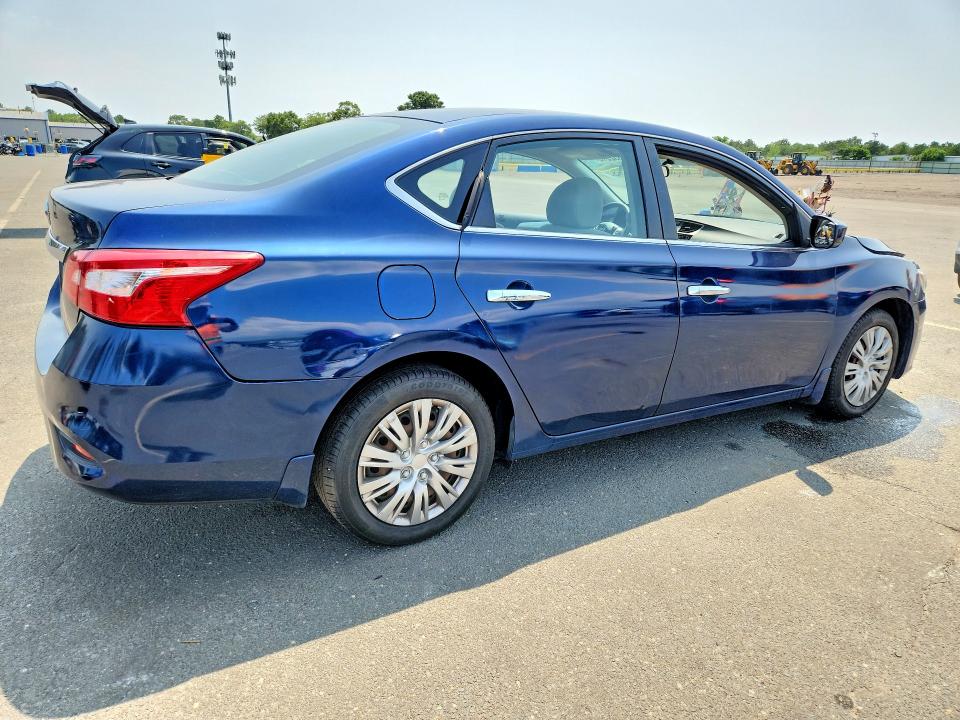 Продажа на аукционе авто 2017 Nissan Sentra, vin: 3N1AB7AP7HY352175, номер лота: 61552516