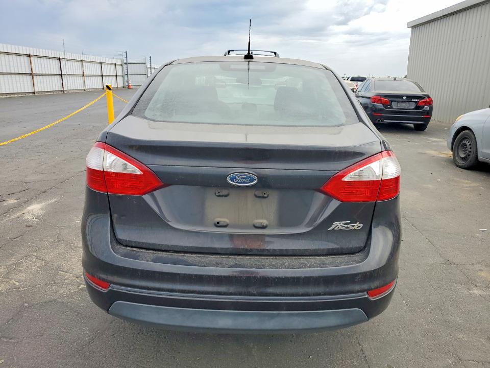 60127976 :رقم المزاد ، 3FADP4AJ8FM195921 vin ، 2015 Ford Fiesta مزاد بيع