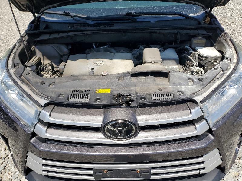 2018 Toyota Highlander მანქანა იყიდება აუქციონზე, vin: 5TDBZRFH9JS843287, აუქციონის ნომერი: 59677046