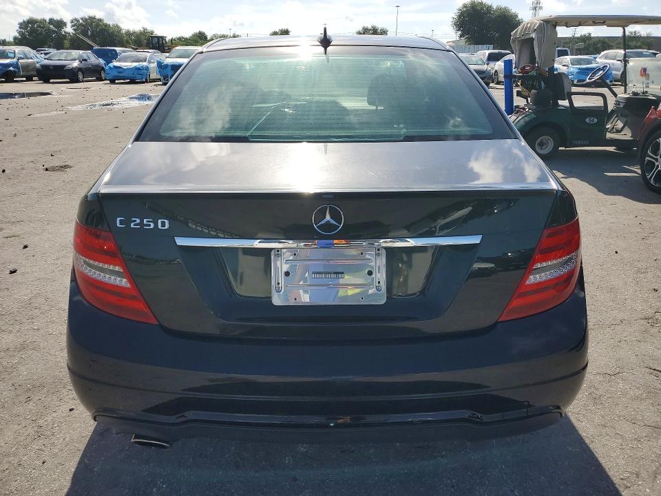 2013 Mercedes-benz C მანქანა იყიდება აუქციონზე, vin: WDDGF4HB5DA797538, აუქციონის ნომერი: 61694306