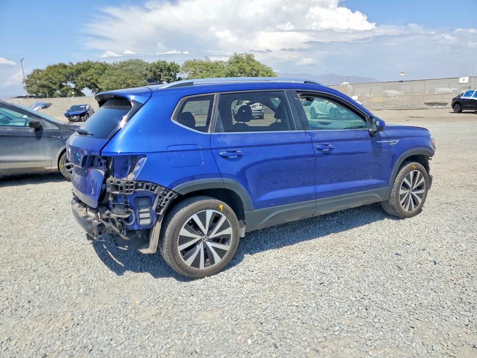 Продаж на аукціоні авто 2022 Volkswagen Taos, vin: 3VVLX7B24NM061115, номер лоту: 60868576