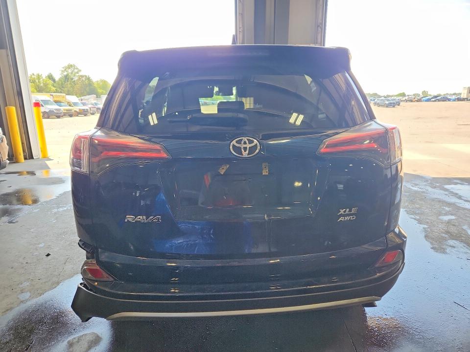 Aukcja sprzedaży 2018 Toyota Rav4, vin: 2T3RFREV6JW815783, numer aukcji: 62502866