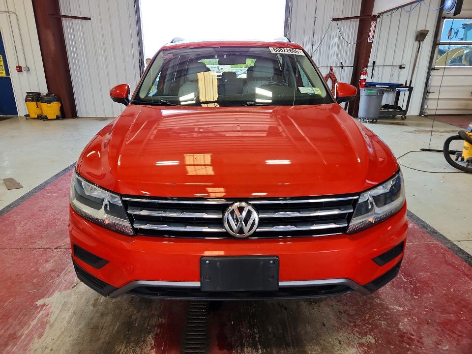 60822606 :رقم المزاد ، 3VV2B7AX0JM074574 vin ، 2018 Volkswagen Tiguan مزاد بيع