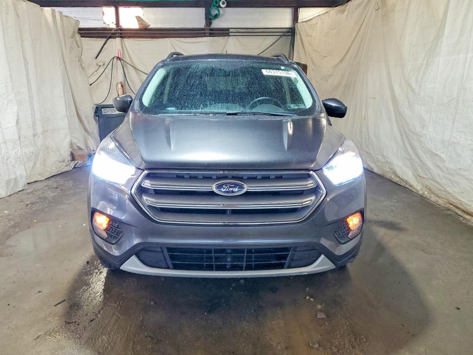 60375136 :رقم المزاد ، 1FMCU9GD1JUA18768 vin ، 2018 Ford Escape مزاد بيع