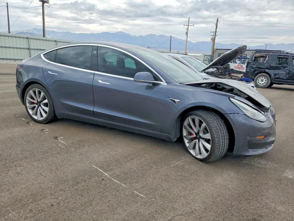 61928696 :رقم المزاد ، 5YJ3E1EB7JF151418 vin ، 2018 Tesla Model 3 مزاد بيع