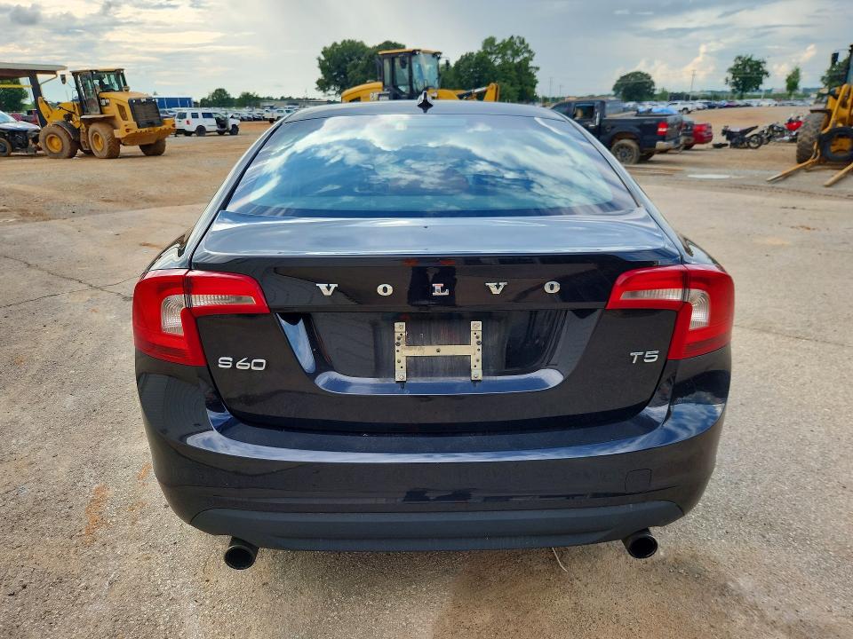 2013 Volvo S60 მანქანა იყიდება აუქციონზე, vin: YV1612FS8D2184300, აუქციონის ნომერი: 61177216