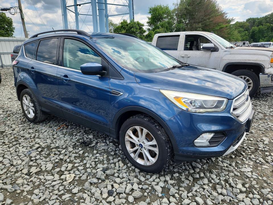 63170026 :رقم المزاد ، 1FMCU9HD0JUB37068 vin ، 2018 Ford Escape مزاد بيع