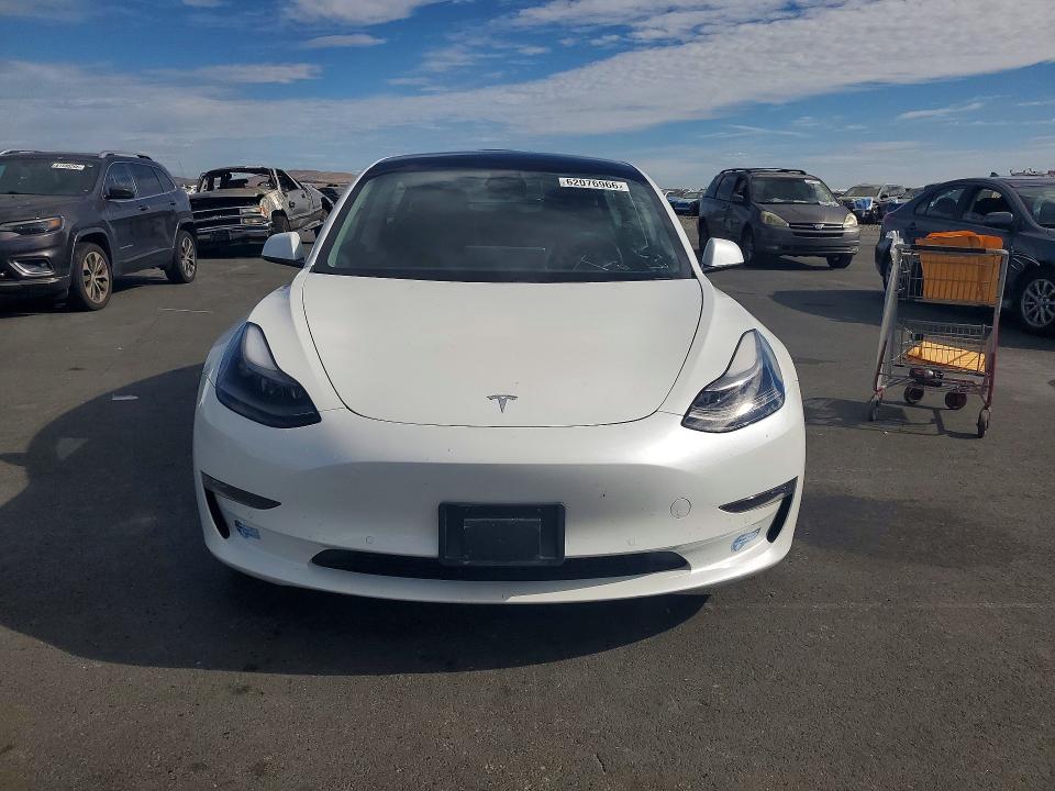 62076966 :رقم المزاد ، 5YJ3E1EB2MF863064 vin ، 2021 Tesla Model 3 مزاد بيع