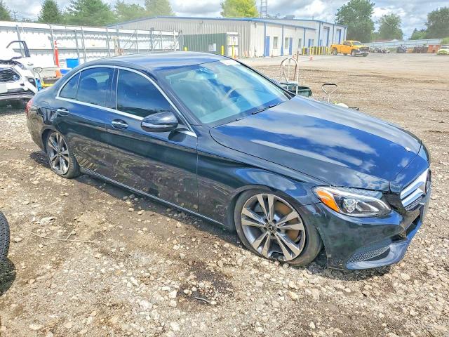 59791826 :رقم المزاد ، 55SWF4JB4HU216588 vin ، 2017 Mercedes-benz C مزاد بيع