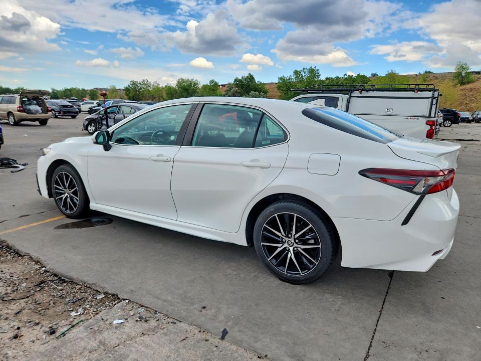 Продаж на аукціоні авто 2021 Toyota Camry, vin: 4T1G11AK0MU555865, номер лоту: 61923956