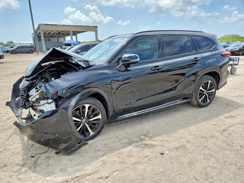 Продажа на аукционе авто 2022 Toyota Highlander, vin: 5TDLZRAH7NS109488, номер лота: 61768446